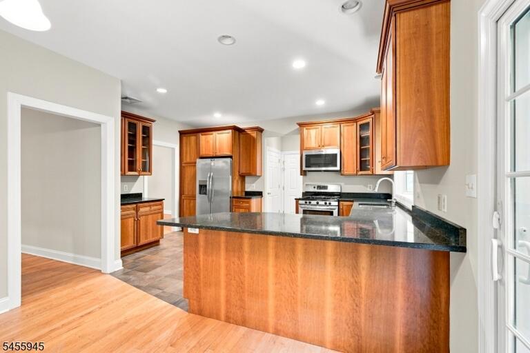 Property listing MLS 4049360 photo 9