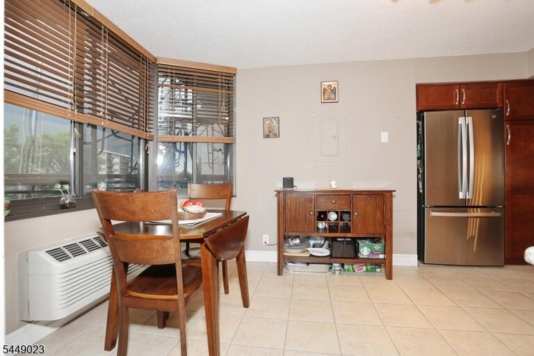Property listing MLS 4049418 photo 24