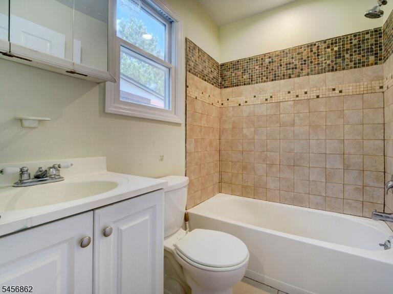 Property listing MLS 4049442 photo 15