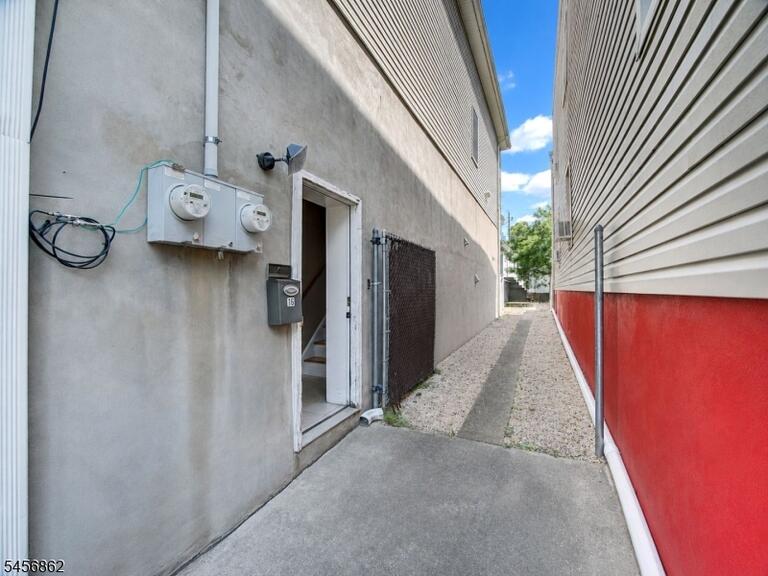 Property listing MLS 4049442 photo 2