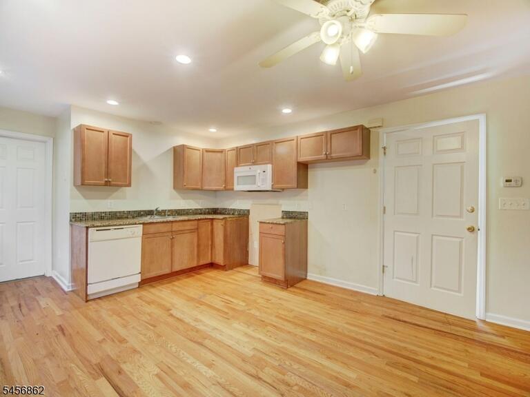 Property listing MLS 4049442 photo 4