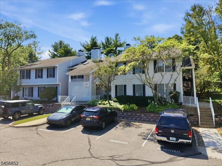 Property listing MLS 4049443 photo 2