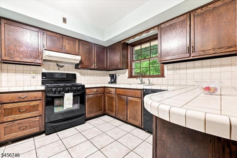 Property listing MLS 4049468 photo 10