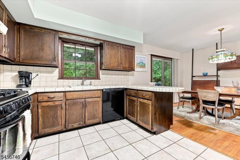 Property listing MLS 4049468 photo 9