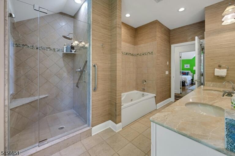 Property listing MLS 4049489 photo 34