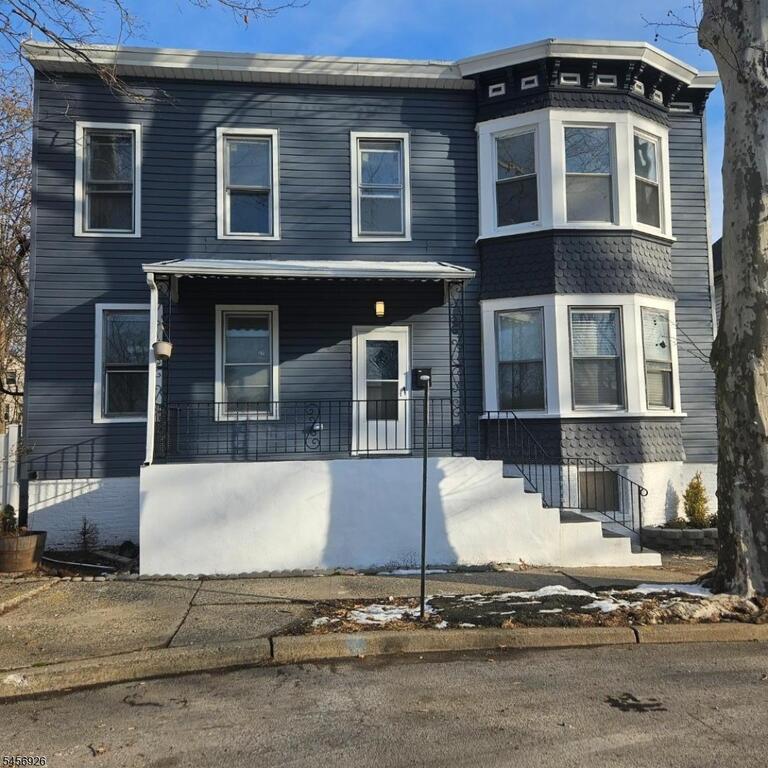 Property listing MLS 4049494 photo 1