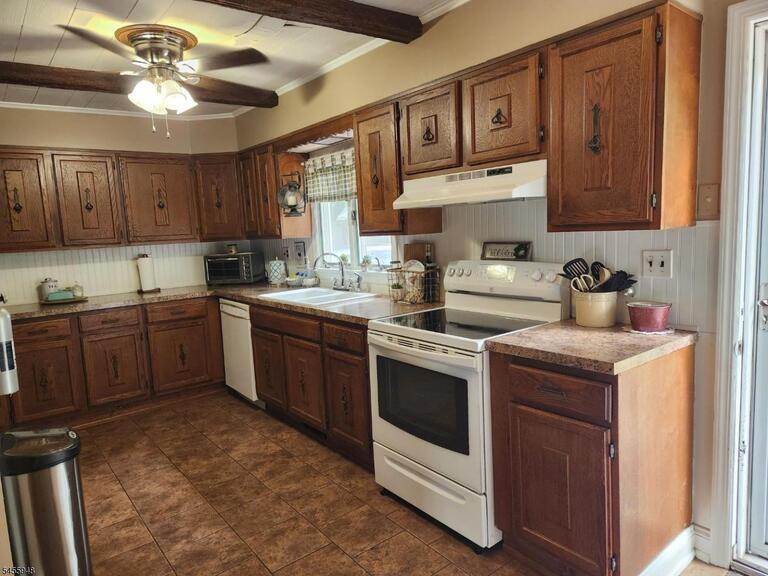 Property listing MLS 4049496 photo 4