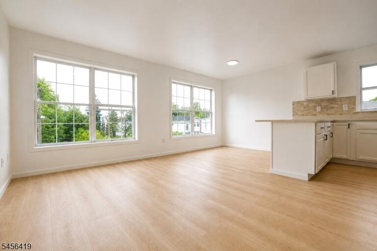 Property listing MLS 4049523 photo 3