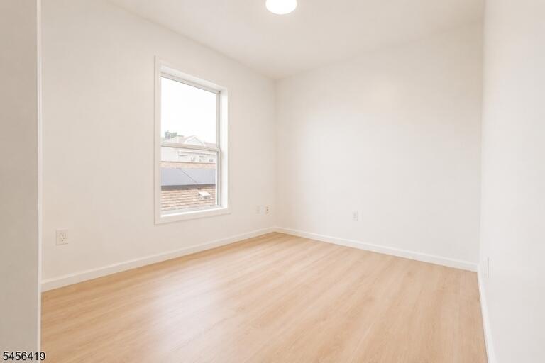 Property listing MLS 4049523 photo 38