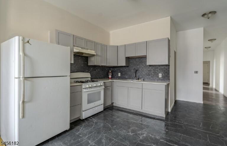 Property listing MLS 4049543 photo 1