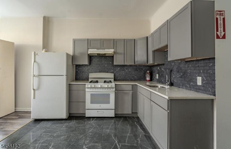 Property listing MLS 4049543 photo 2