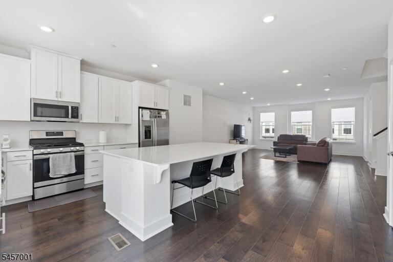Property listing MLS 4049561 photo 8