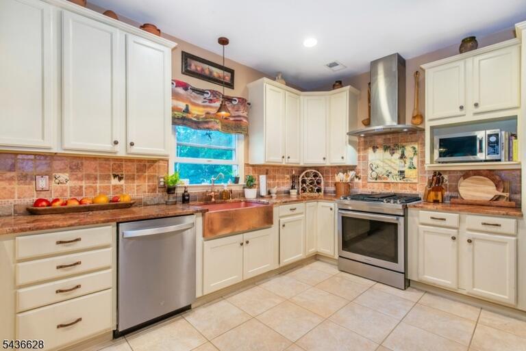 Property listing MLS 4049585 photo 13