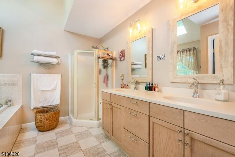 Property listing MLS 4049585 photo 33