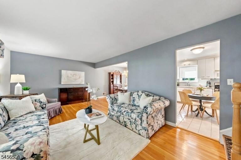 Property listing MLS 4049630 photo 9