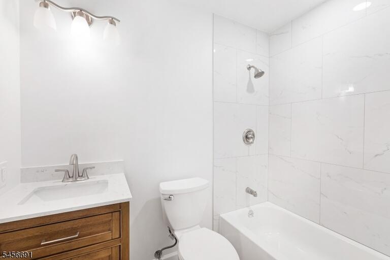 Property listing MLS 4049687 photo 17