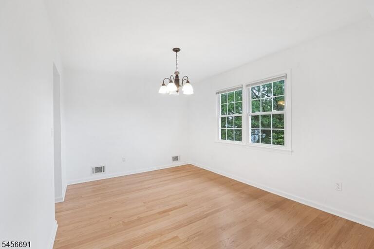 Property listing MLS 4049687 photo 8