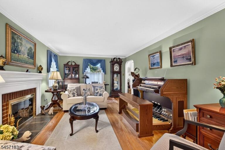 Property listing MLS 4049688 photo 5