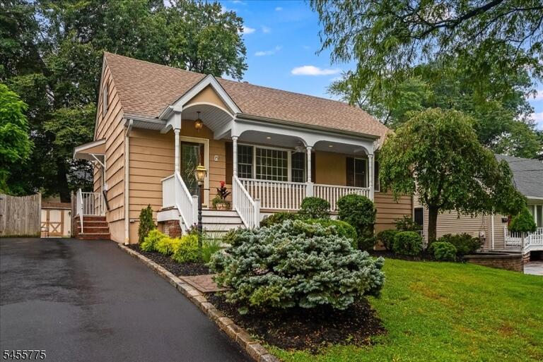 Property listing MLS 4049709 photo 1