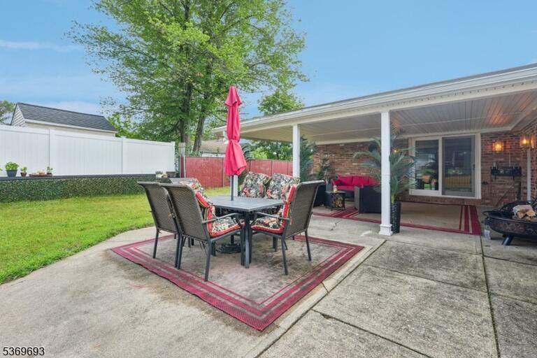 Property listing MLS 4049728 photo 24