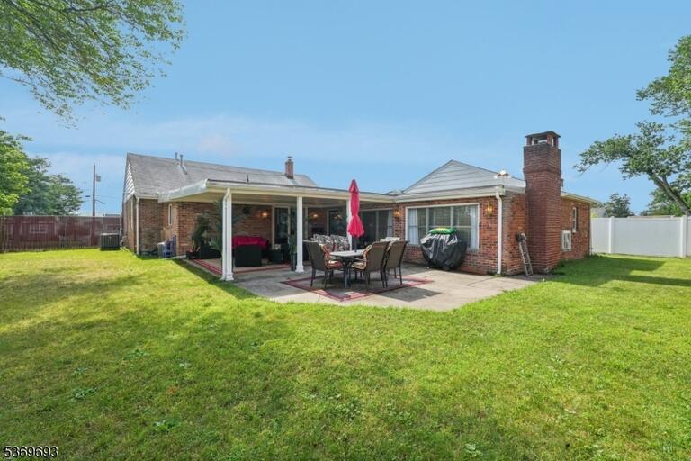 Property listing MLS 4049728 photo 27