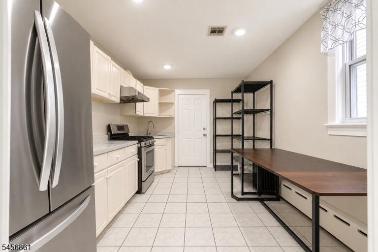 Property listing MLS 4049758 photo 10