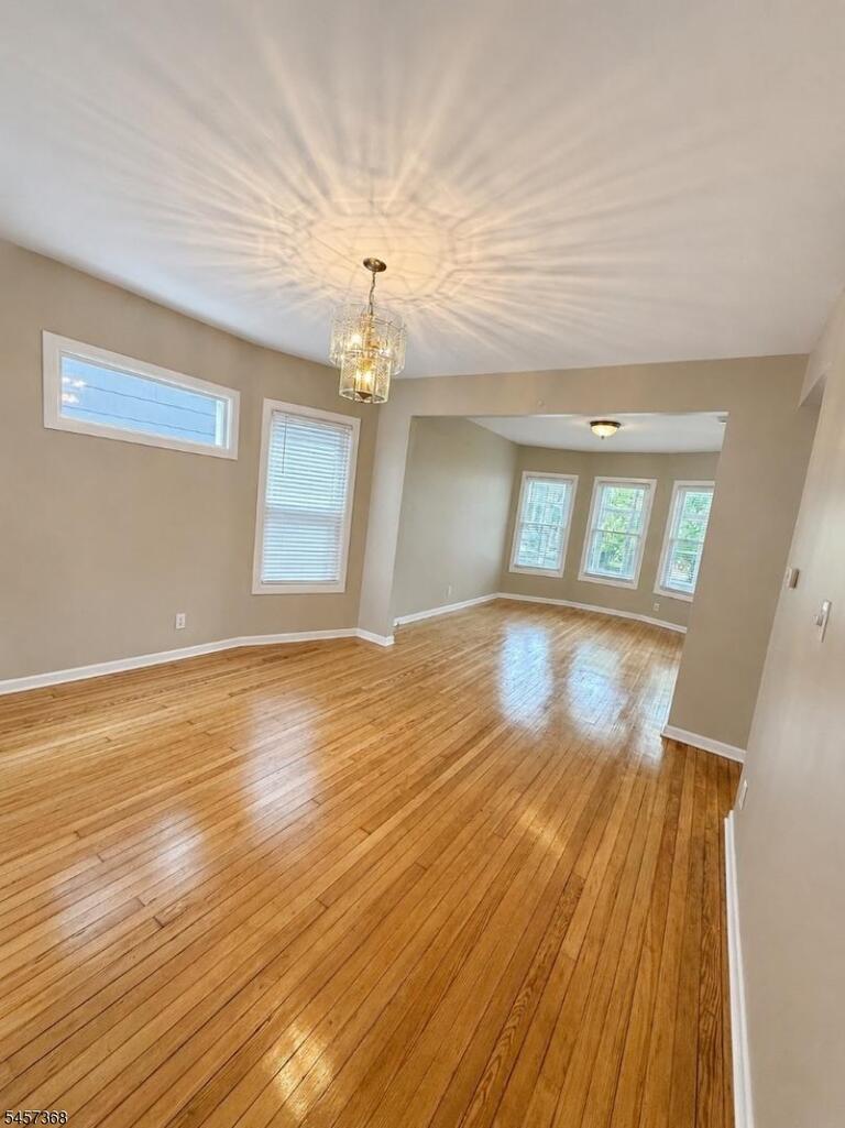 Property listing MLS 4049781 photo 2