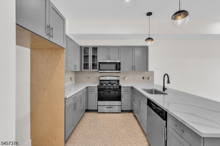 Property listing MLS 4049785 photo 3