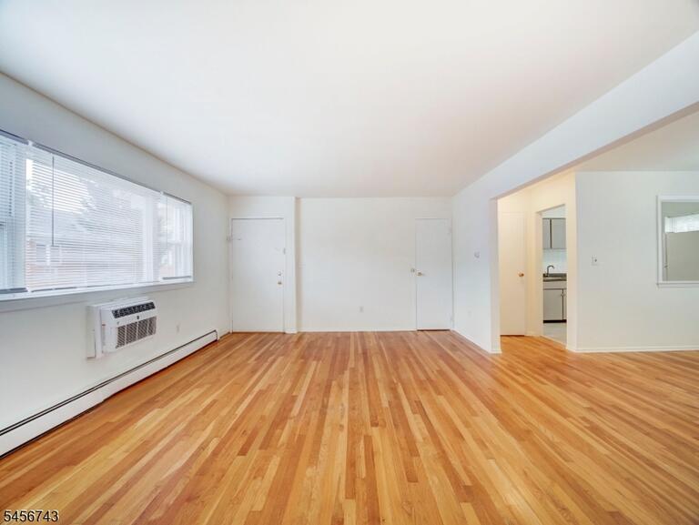 Property listing MLS 4049796 photo 2