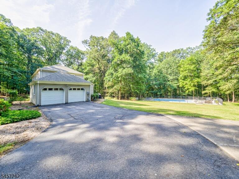 Property listing MLS 4049824 photo 25