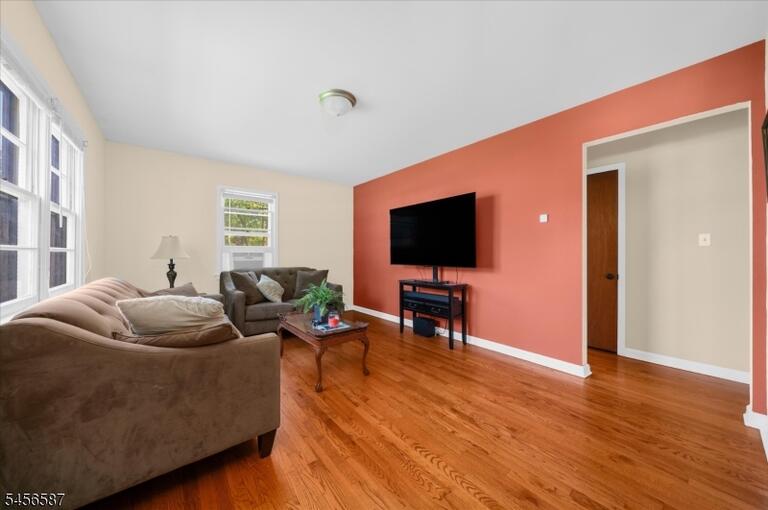 Property listing MLS 4049826 photo 4