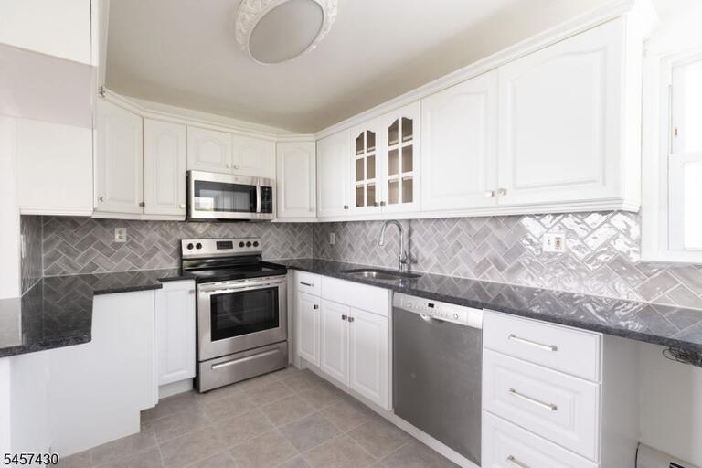 Property listing MLS 4049846 photo 9