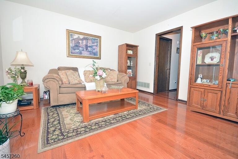 Property listing MLS 4049859 photo 5