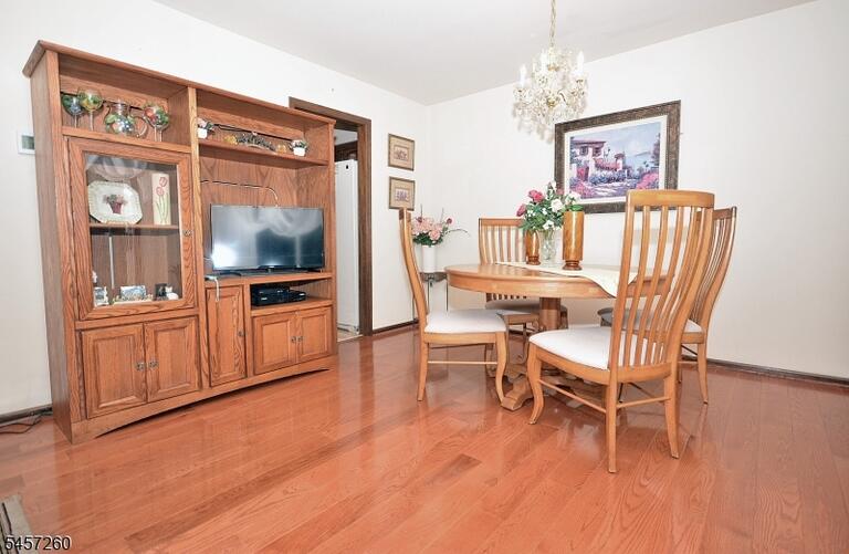 Property listing MLS 4049859 photo 8