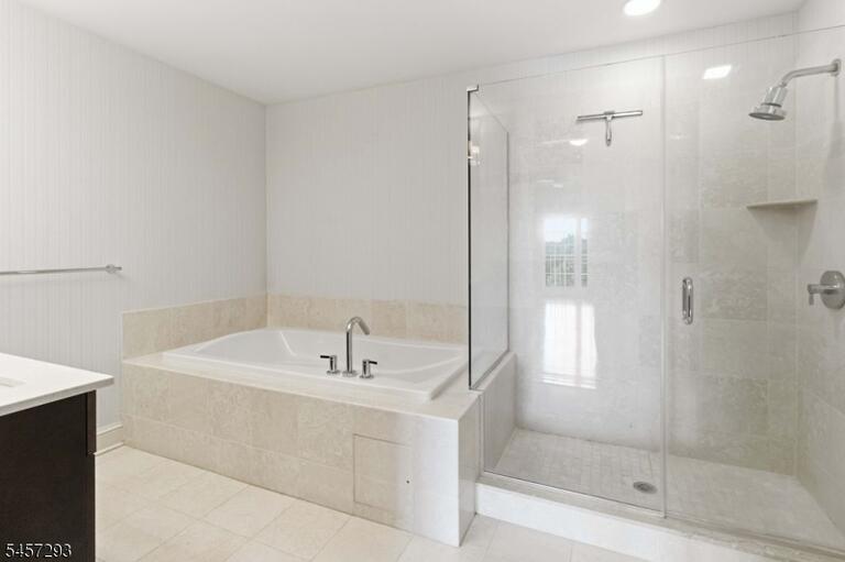 Property listing MLS 4049916 photo 17