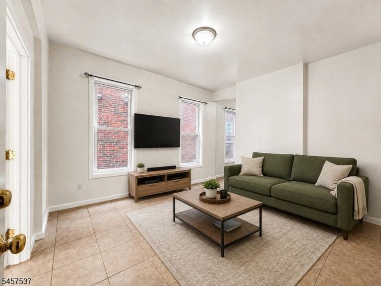 Property listing MLS 4049921 photo 1