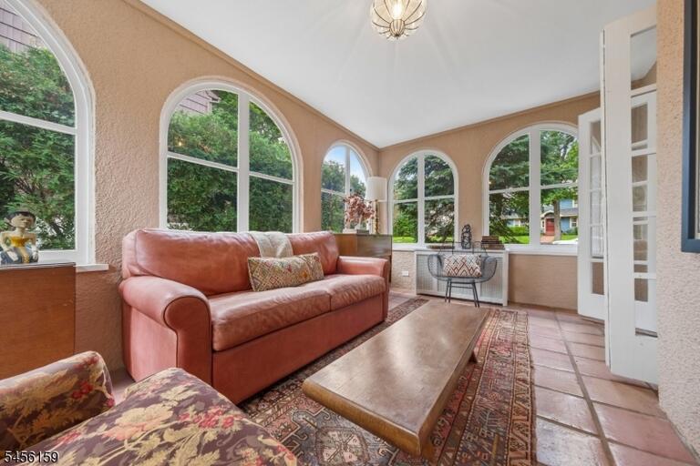 Property listing MLS 4049955 photo 5