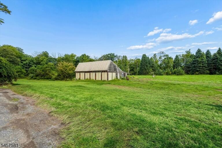Property listing MLS 4049964 photo 4