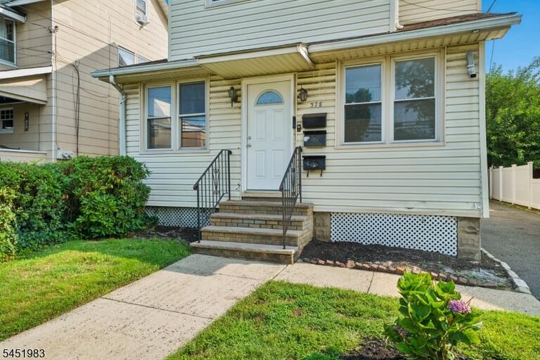Property listing MLS 4049974 photo 2