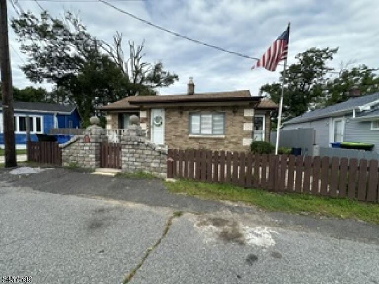 Property listing MLS 4049979 photo 3