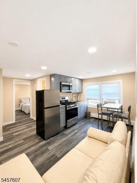 Property listing MLS 4049991 photo 2