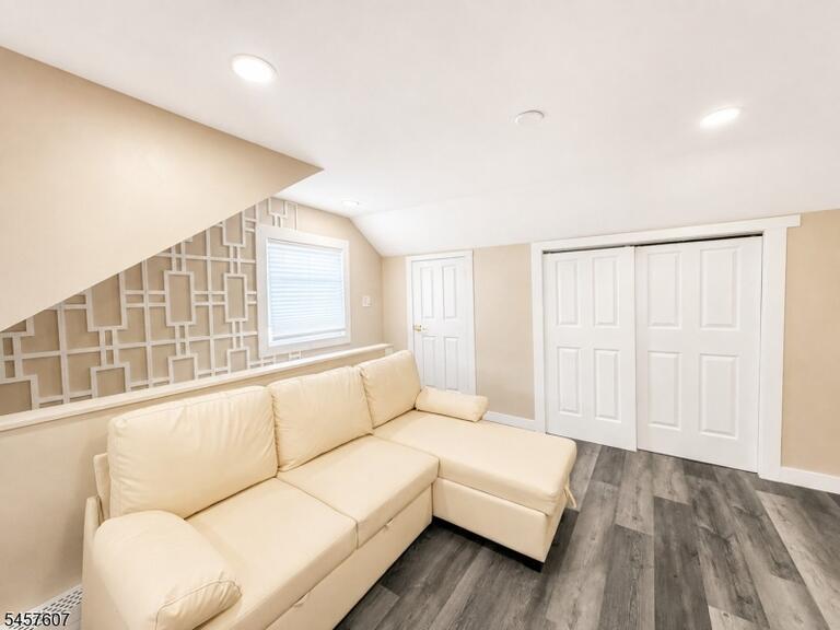 Property listing MLS 4049991 photo 9