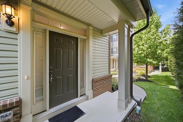 Property listing MLS 4050001 photo 3