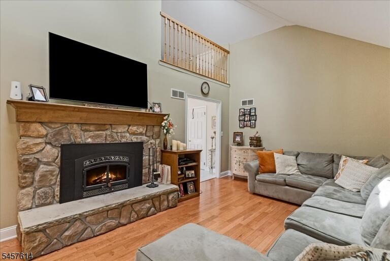 Property listing MLS 4050002 photo 12
