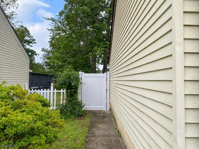 Property listing MLS 4050003 photo 14