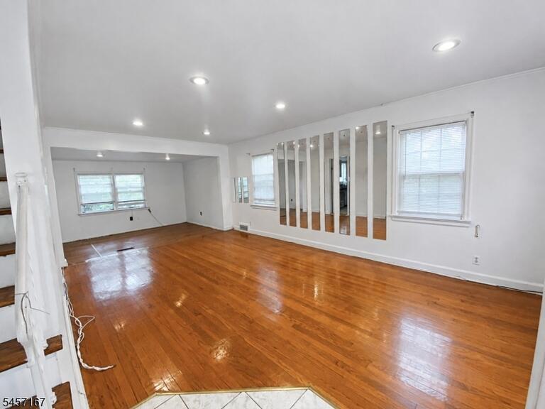 Property listing MLS 4050003 photo 2