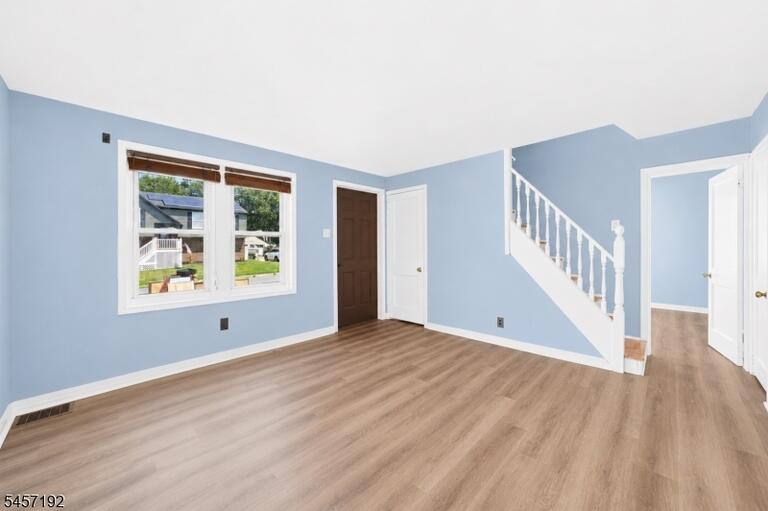 Property listing MLS 4050005 photo 4