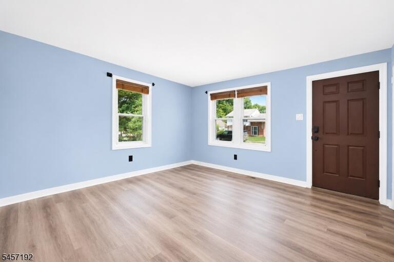 Property listing MLS 4050005 photo 5