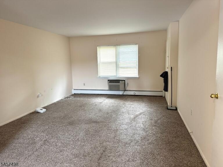 Property listing MLS 4050008 photo 3