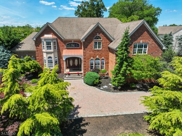 Property listing MLS 4050009 photo 1